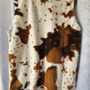 Vest in Cow Print Faux Fur